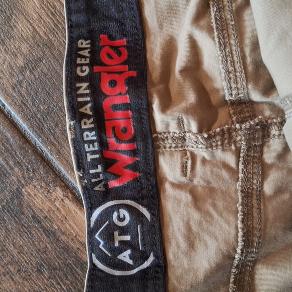 Wrangler All TerrainGear shorts - Picture 2 of 7